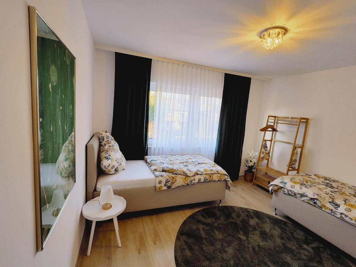 Henno's 105qm 8p, 4 Zimmer, Balkon Apartment
