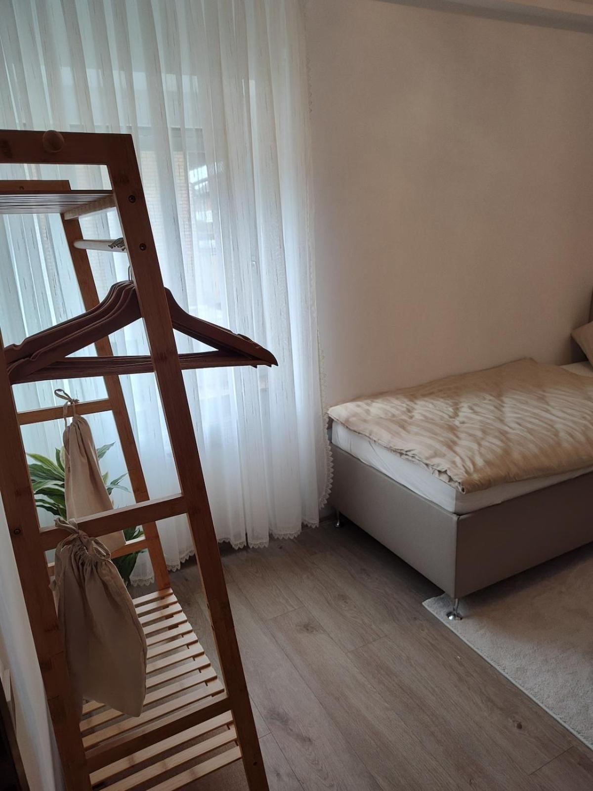 Apartment Henno's 105qm 8p, 4 Zimmer, Balkon *